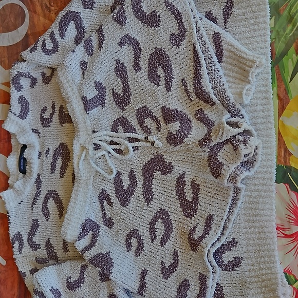 M Leapord pajama set - Picture 4 of 7